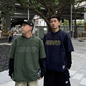 Niepokonane pięć pasków logo nadrukowane krótkim rękawem sportowe T-shirt-5916  